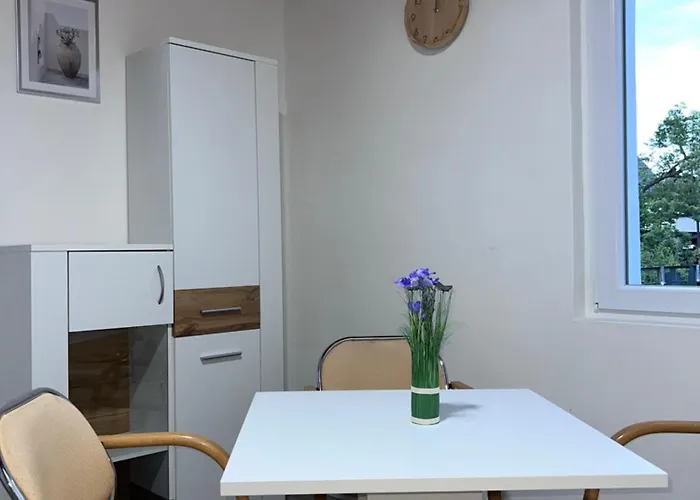 Royal Raciing 4 Apartment *